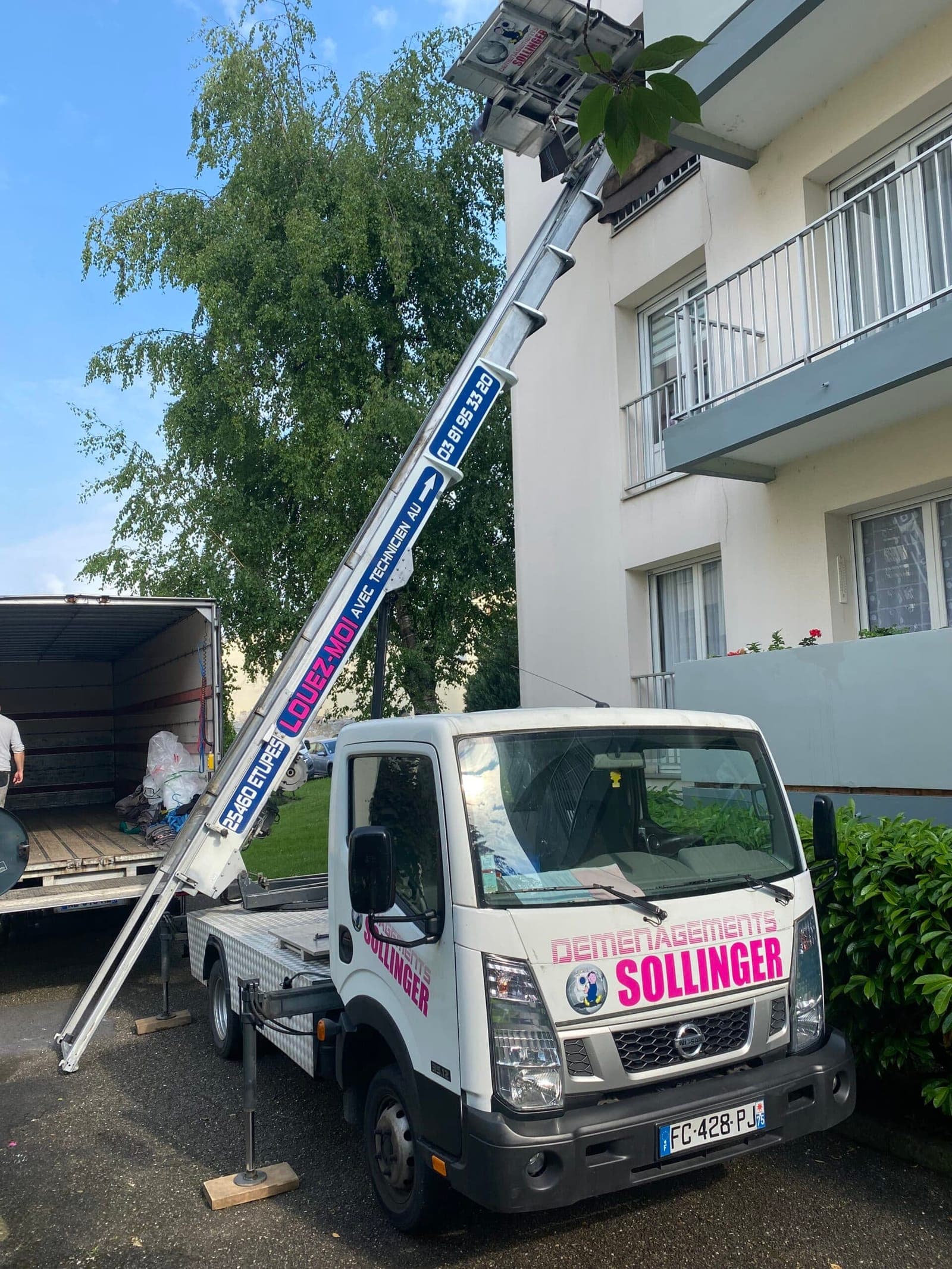Camion-nacelle Déménagements Sollinger